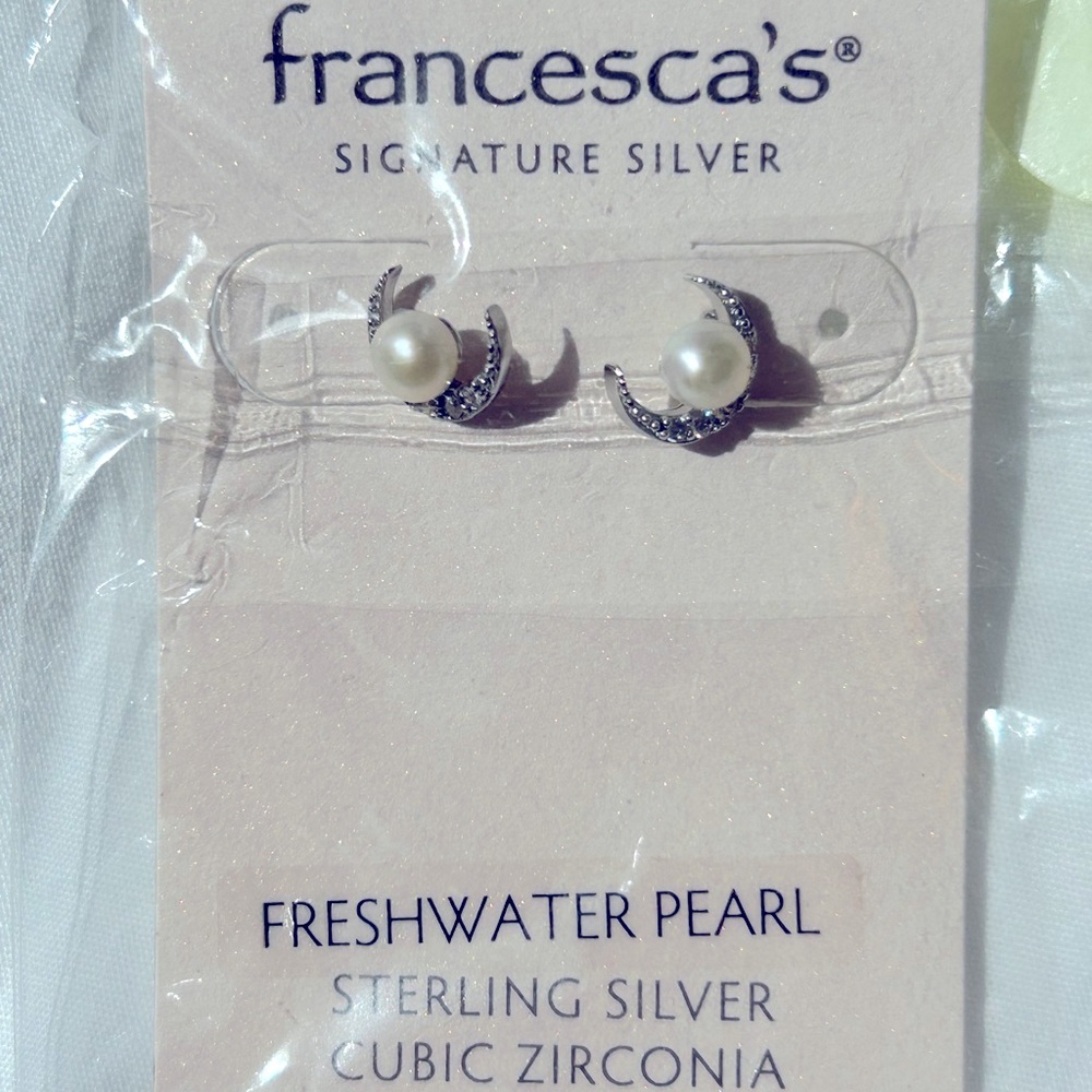 NWT Francesca’s Aluna Cubic Zirconia Moon Freshwater Pearl Stud Earrings